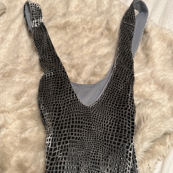 Beautiful Long velvety black and gray gown - Picture 2 of 11